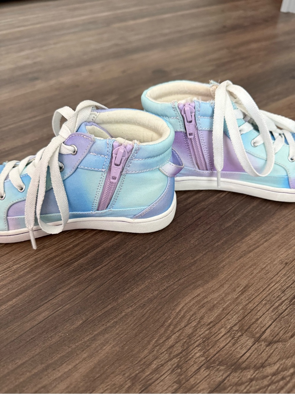 Cat & Jack Kids High-Top Sneakers in Pastel Blue and Lavender - Picture 4 of 7